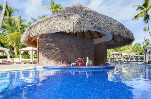Hotel All Inclusive Majestic Colonial Punta Cana bar pool